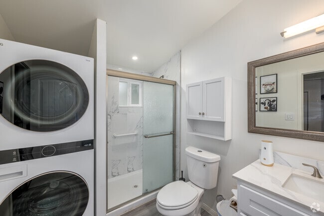 6679A La Jolla Dr - 1BR, 1BA - 450SF - Primary Bathroom/Laundry