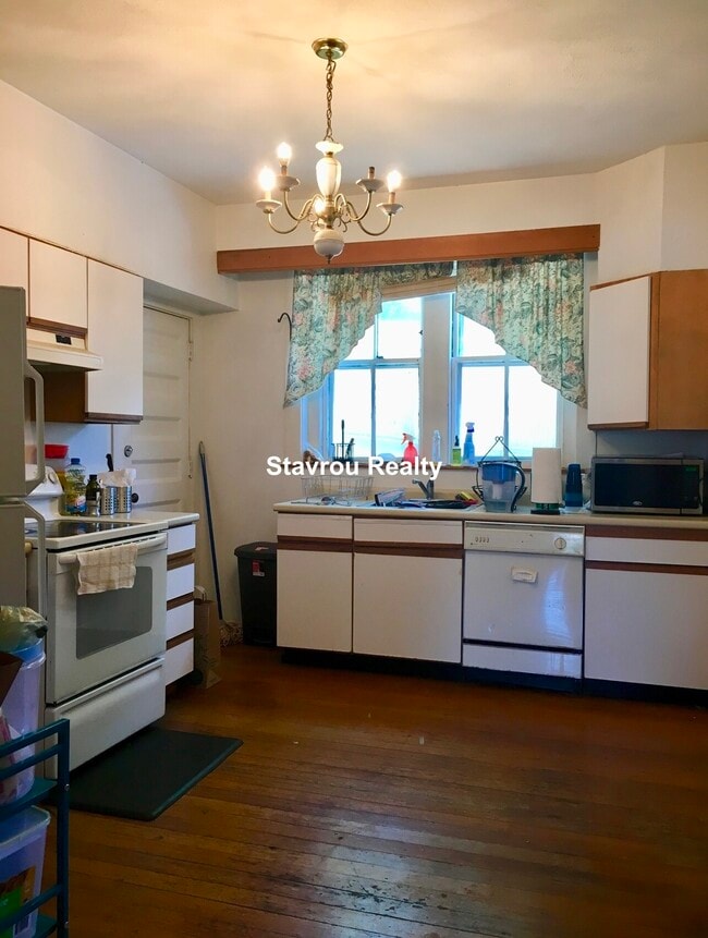 Photo - 1677 Beacon St Unit 2