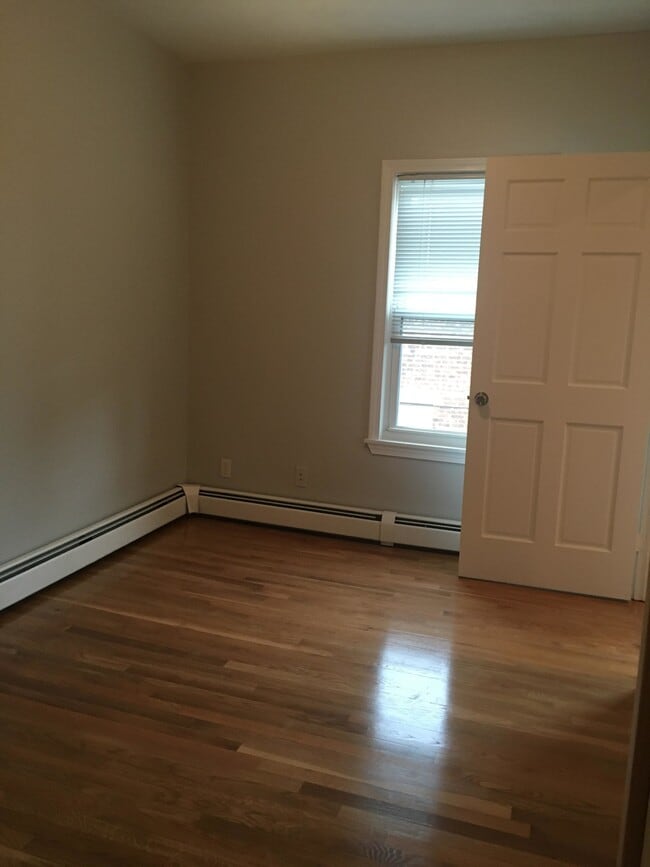 Photo - 291 Silver St Unit #3