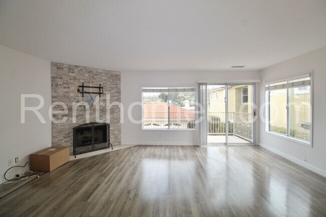 Photo - 2528 Navarra Dr