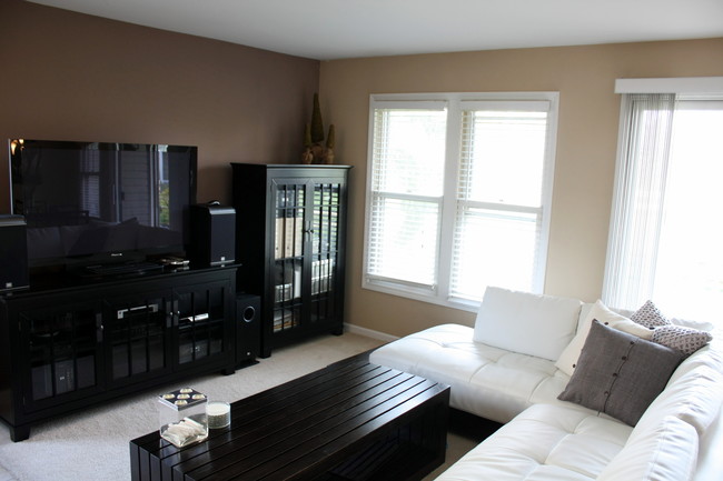 Living Room - 181 Inverness Ct Townhome