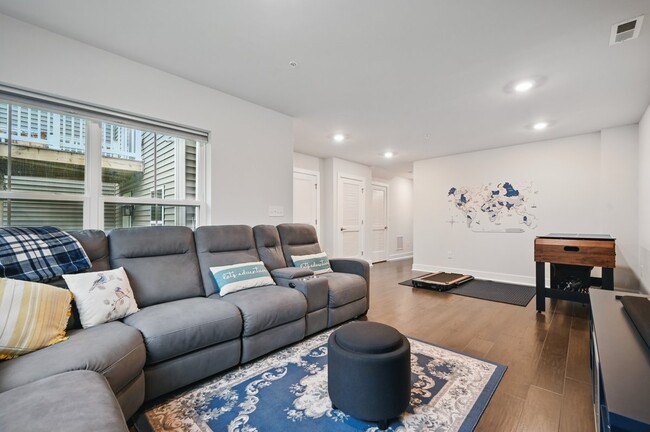 Photo - 825 Pecan Rd