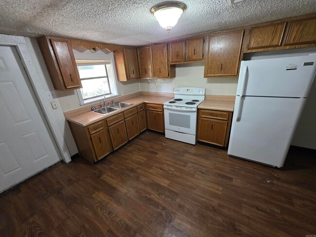 Photo - 5101 B B Cir