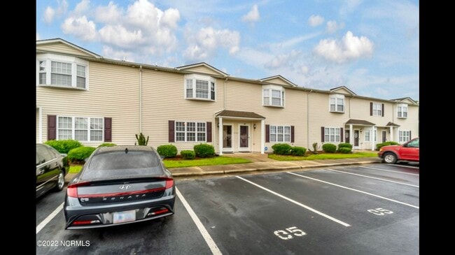 3809 E Vancroft Cir