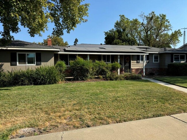 Building Photo - Home for Rent in South Woodland with Solar