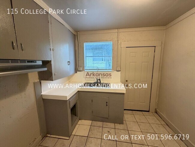 115 College Park Cir