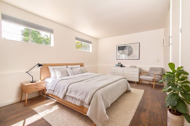 Building Photo - Charming Cottage Style Studio With Fenced in Yard in the Pocket of North Park + South Park Unit 3133