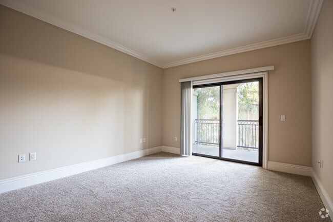 2BR, 2BA - B6 - 885 Woodside