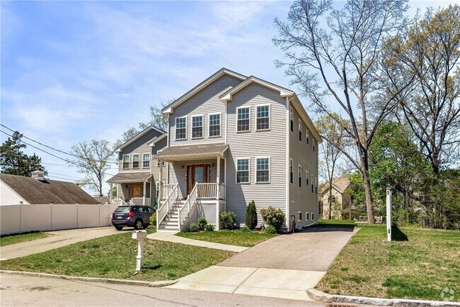Building Photo - 30 Groveland Ave Rental