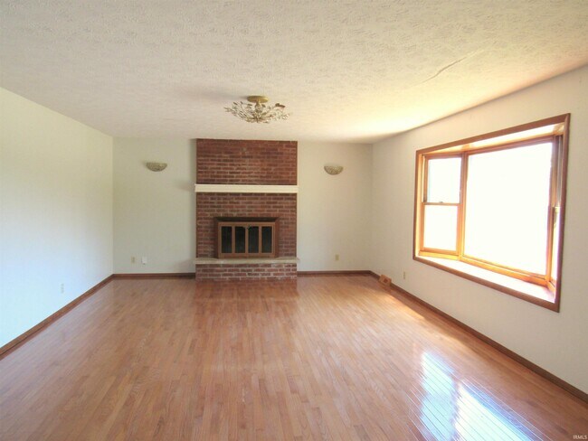 4401 E Cambridge Ct
