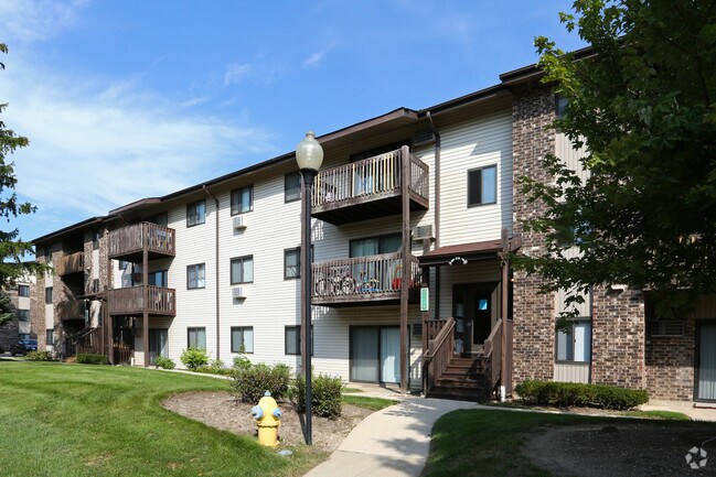 Building Photo - Emerald Pointe Apartments