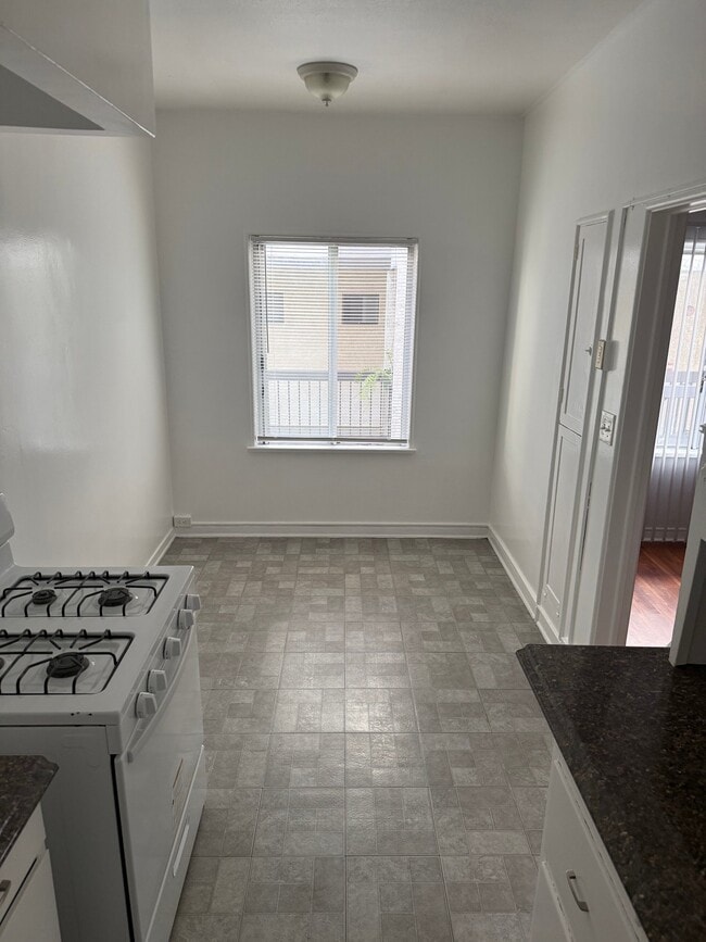Photo - 628 E Elk Ave Unit 204