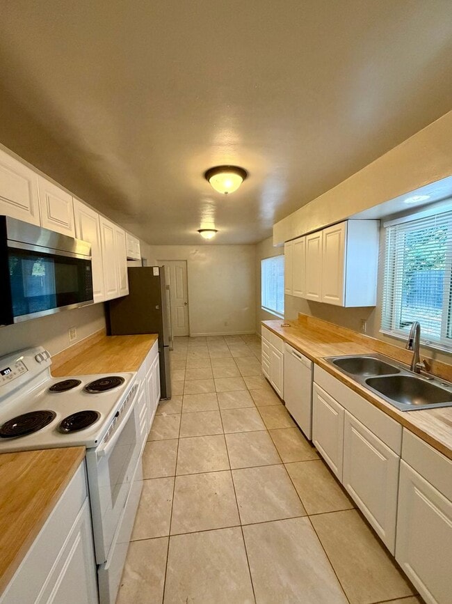 Photo - 3 BED 2 BATH HOUSE WITH NEW LUXURY VINYL PLANK FLOORING
