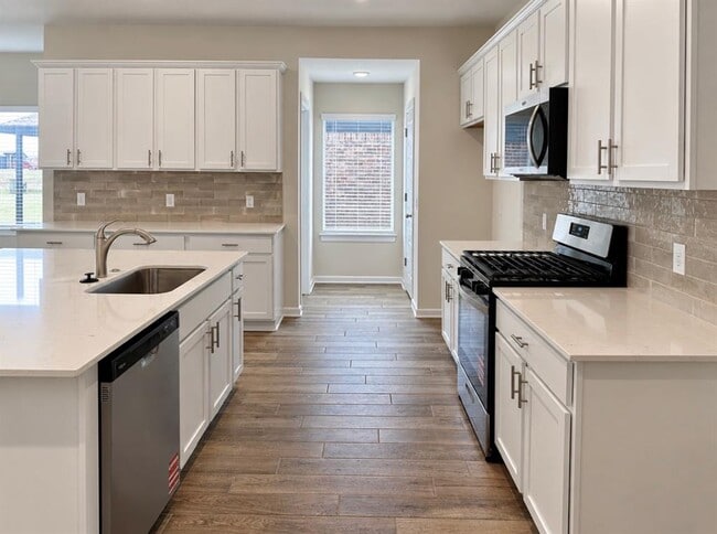 1236 Mahogany Ln
