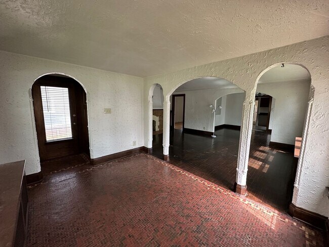 Photo - 1818-1820 E Newberry Blvd Unit 1820