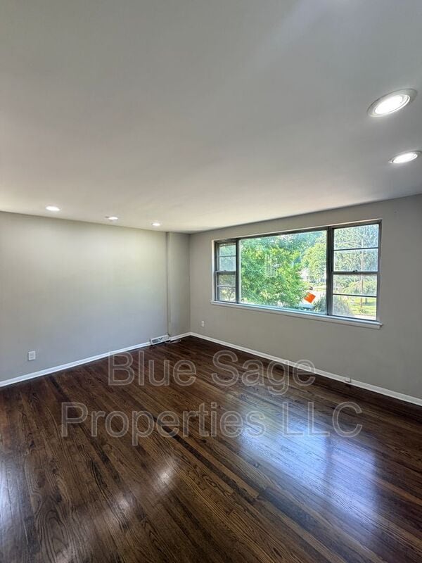 Photo - 205 Juniper Rd