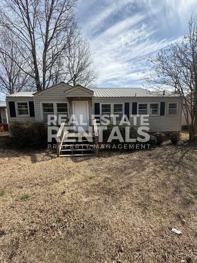 Building Photo - 3822 W Meighan Blvd Rental