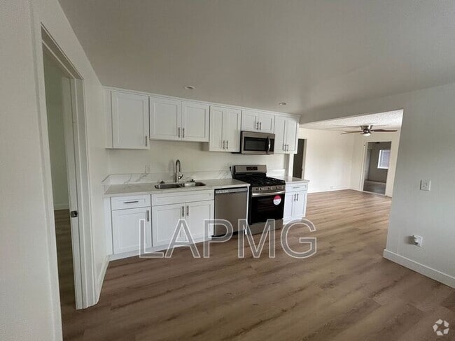 Building Photo - 3824 W 104th St Unit 3824 Rental