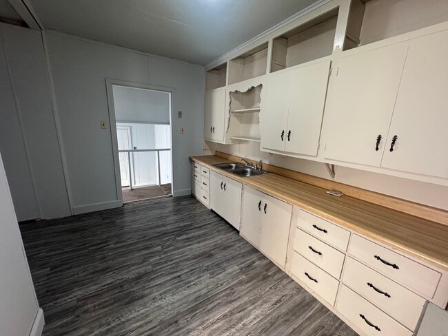 Photo - 22 Delaware-