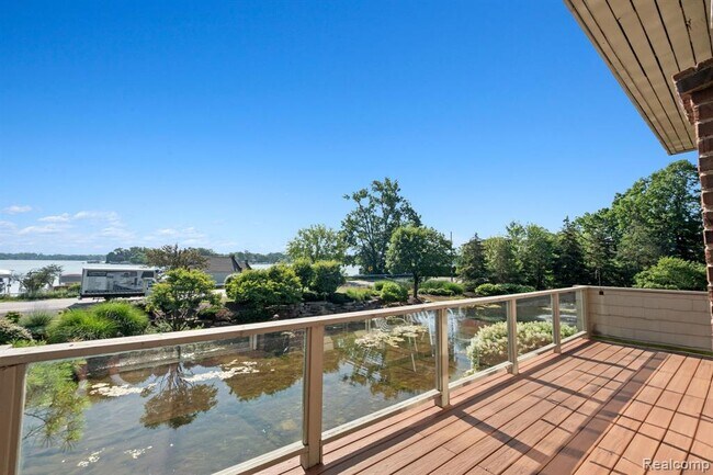 3782 Pine Lake Knoll Dr