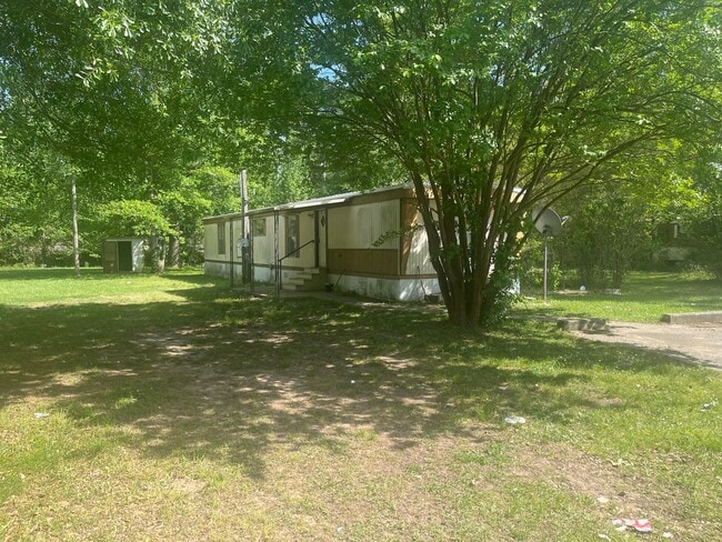 Building Photo - Large 2 br 2bath