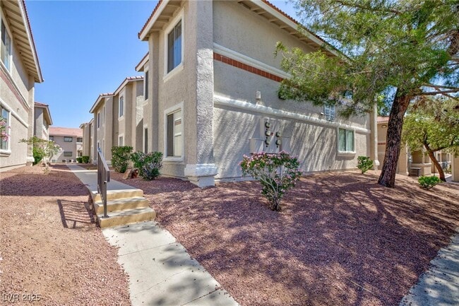 Building Photo - 7300 W Pirates Cove Rd Unit 2038