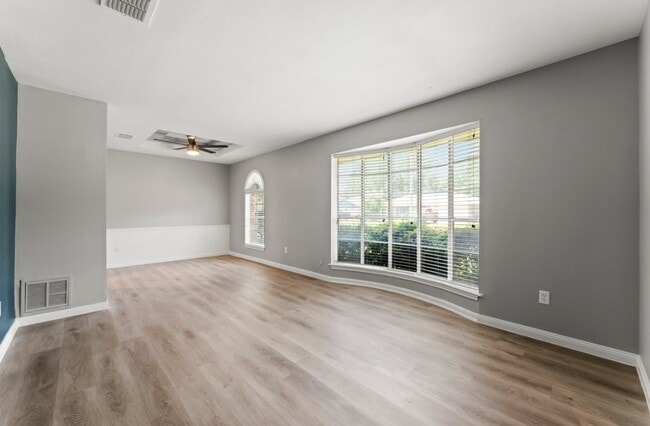Building Photo - 16310 Autumn Wind Dr