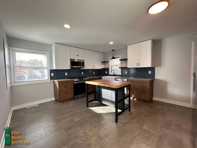 Photo - 4 Bedroom Home **Half Off 1 Month's Rent w...