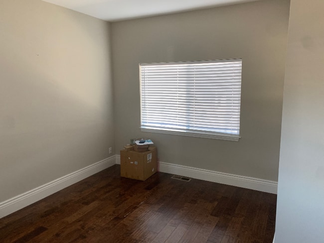 Photo - 430 Jerome St