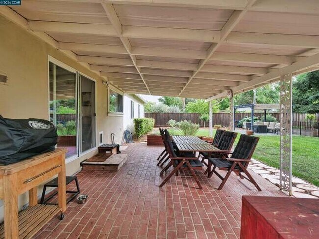 Photo - 1260 Apple Dr