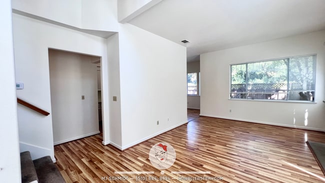 Photo - 303 Sutton Cir