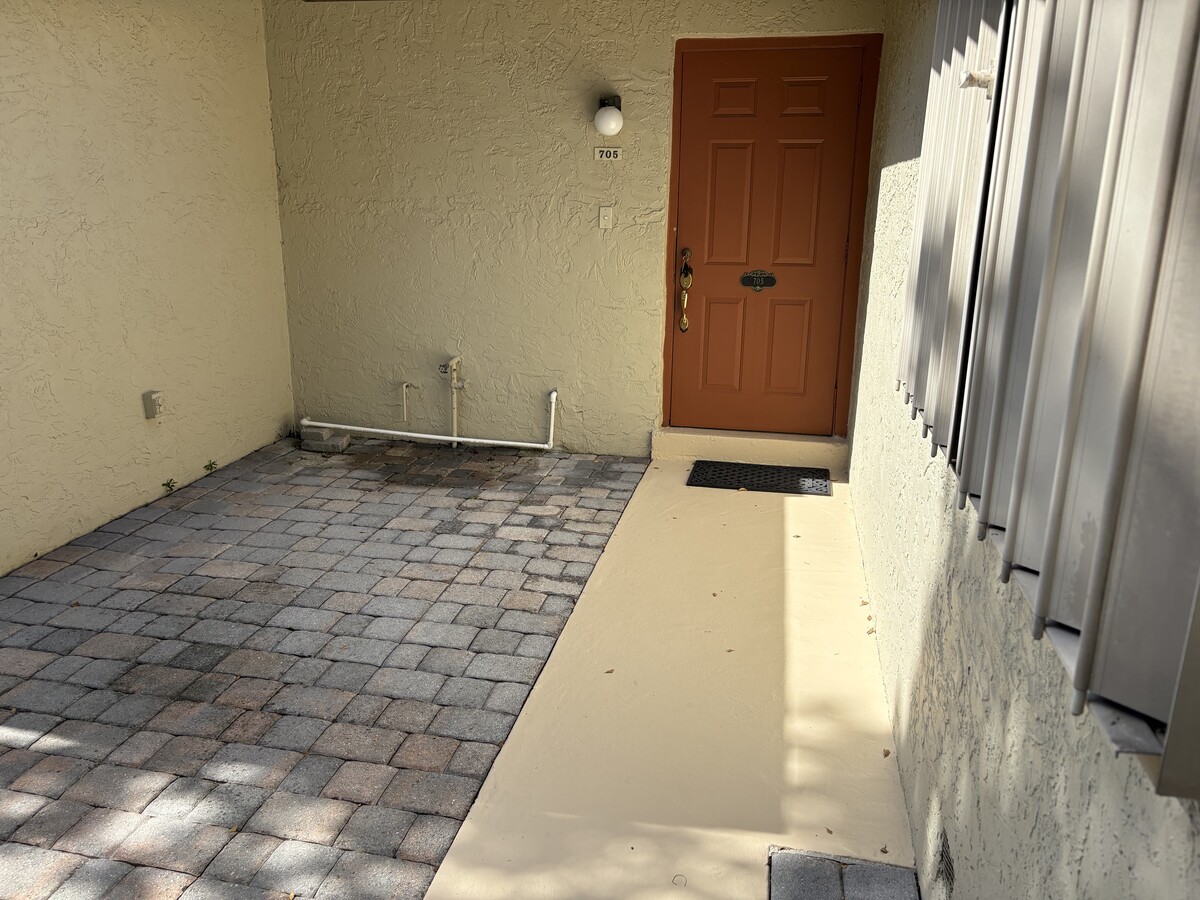 Photo - 3951 NE 17th Ave Unidad 705