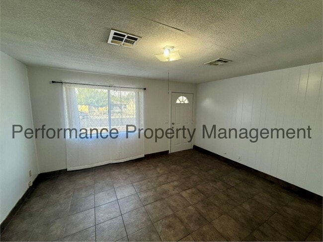 Photo - Cute 2 Bed/1 Bath in Lamont w/ RBP/Pest Co...