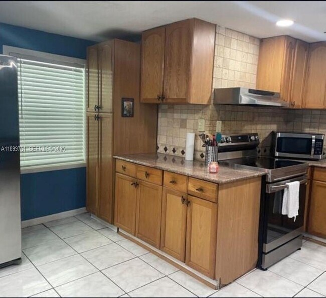 1708 St Lucie Ct