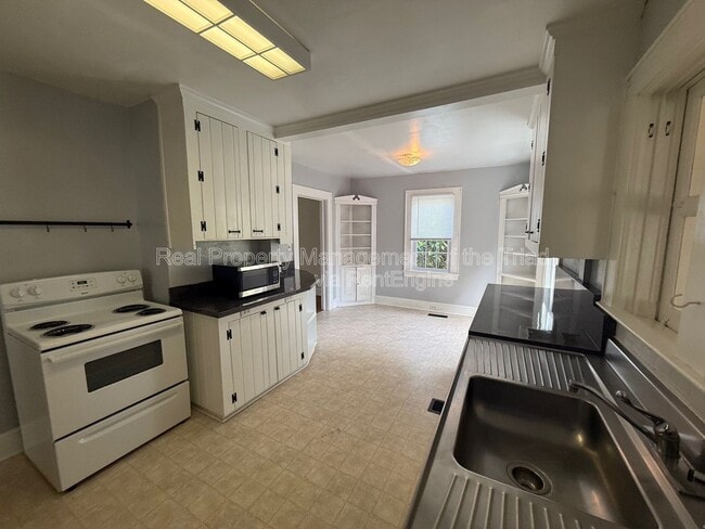 Photo - 801 Knollwood St