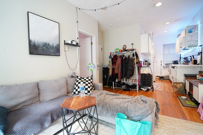 Photo - 57 Westland Ave Unidad 4