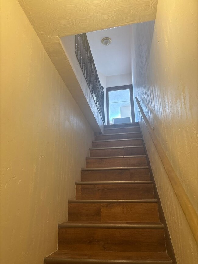 Photo - 3 Bedroom 1 Bath Large Rooms-York City SD