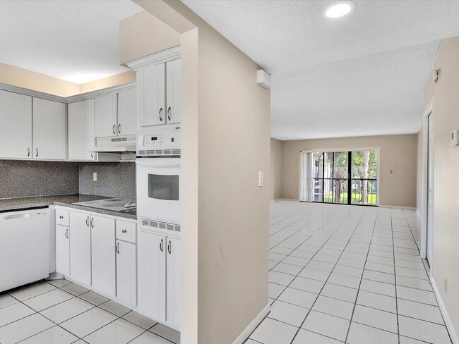 Photo - 16252 Laurel Dr Unit 201