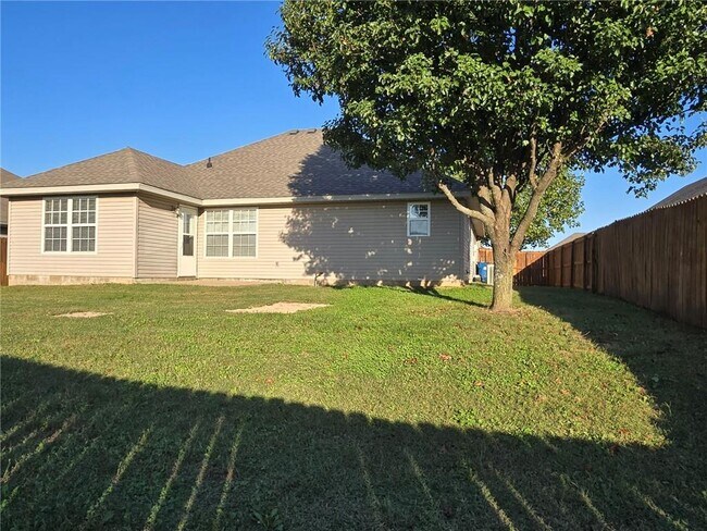Photo - 702 SW Castlewood St