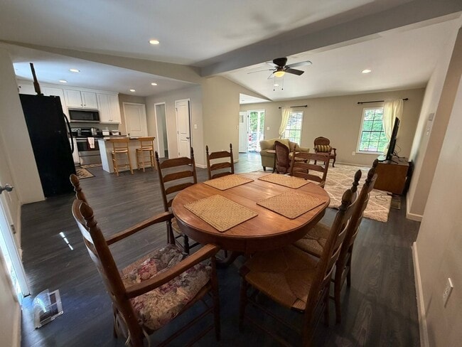 Photo - 6555 Akins Way