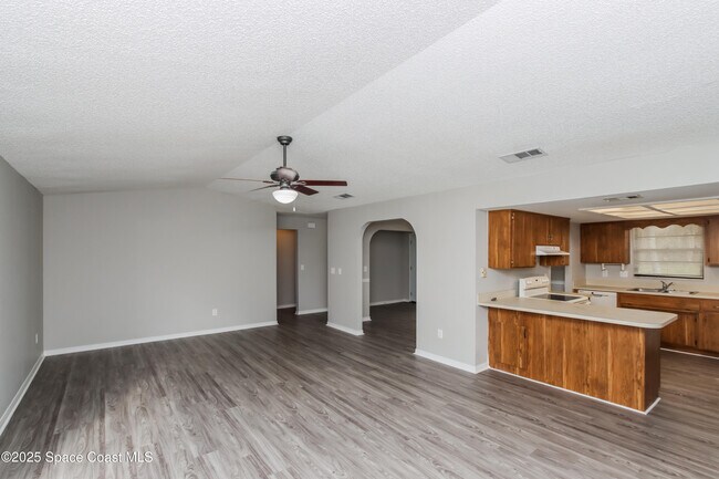 Photo - 1044 Zamora St SE