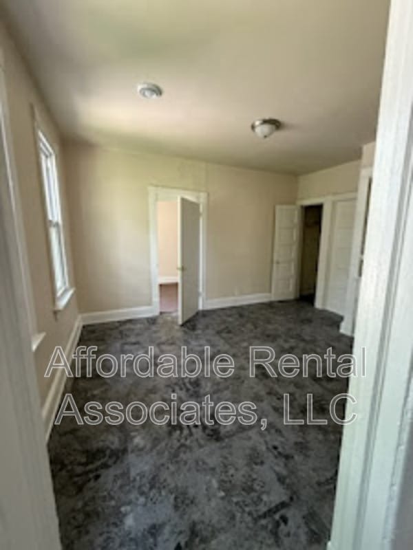 Building Photo - 1001 S 24th St Unit Upper Rear Rental