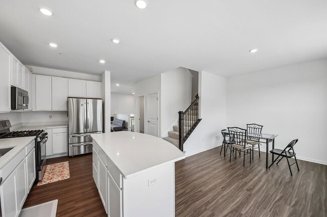 Photo - 1109 Atterberg Rd