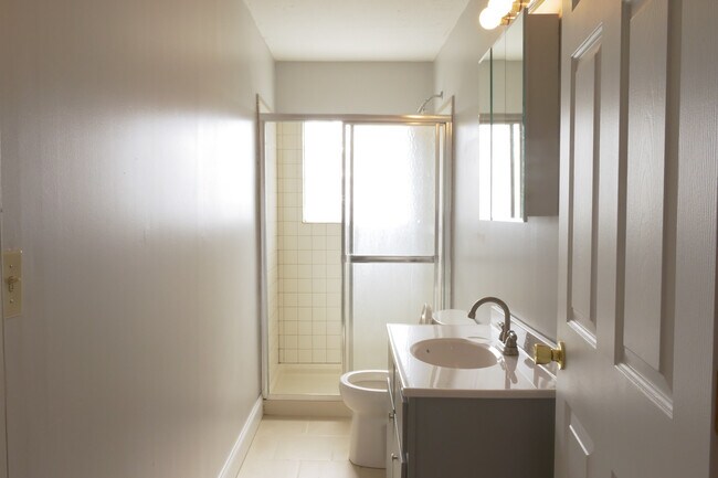 Photo - 105 W 5th St