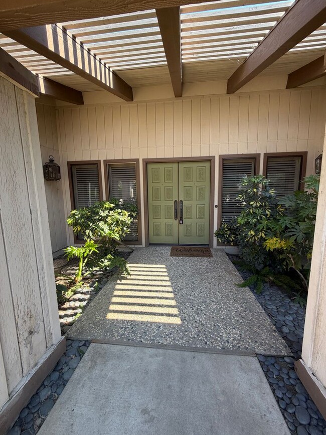 Photo - Great home with a pool for rent in Tulare!