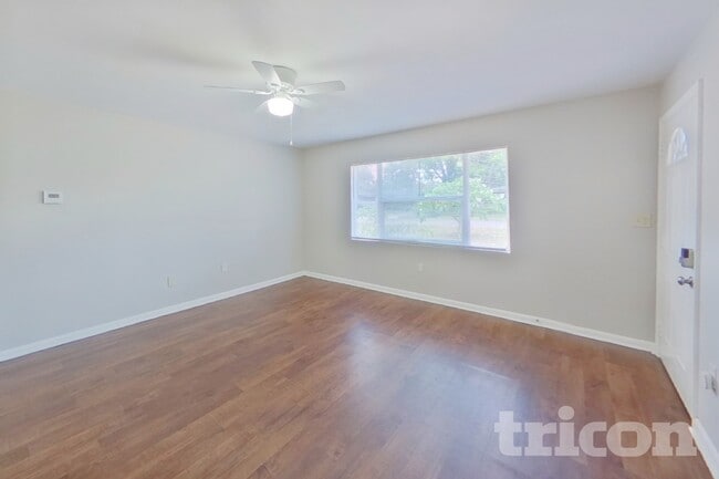 Photo - 1604 Clark St