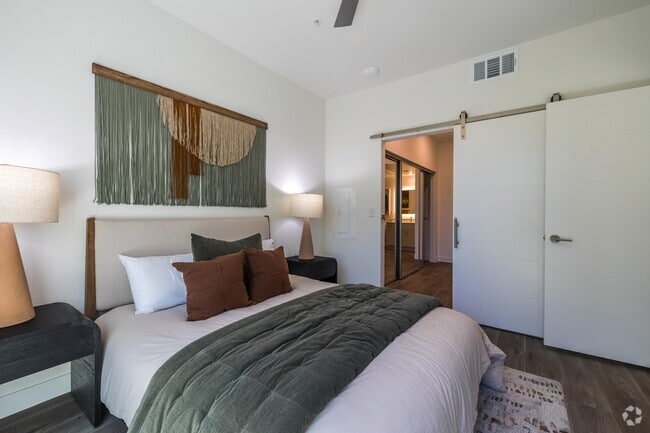 1 BR, 1 BA - 756SF