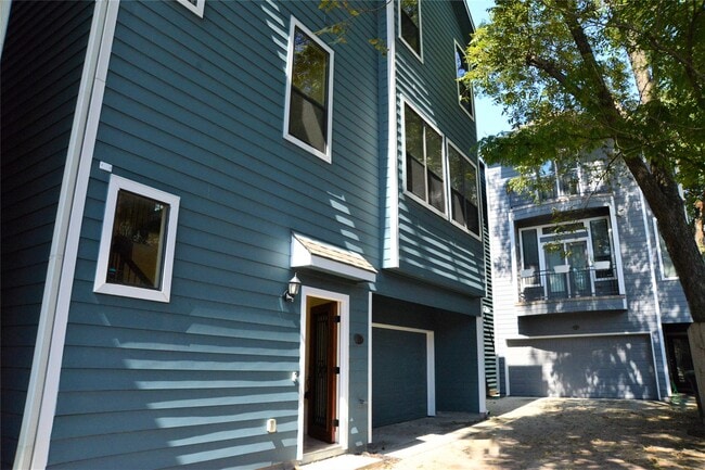 Building Photo - 615 W 27th St