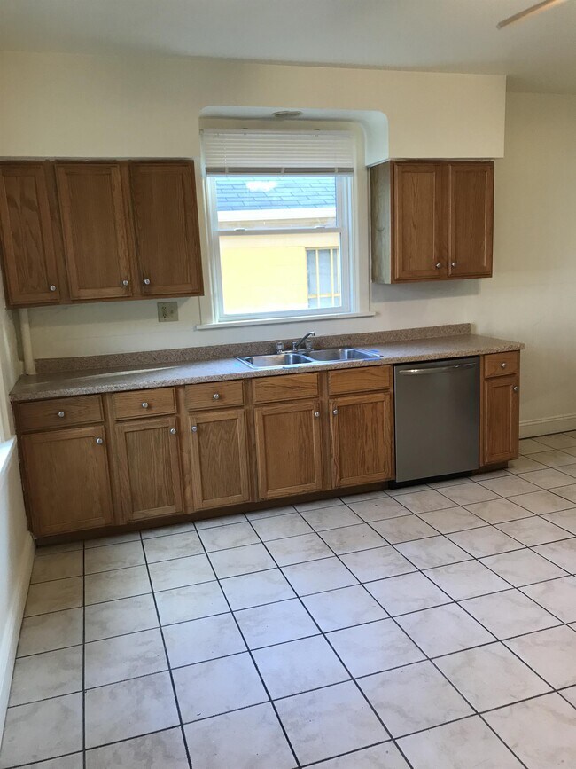 Photo - 603 Riddle Rd