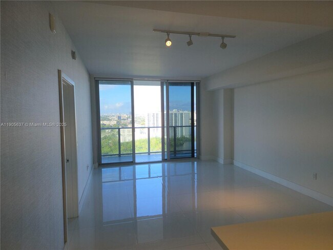 Photo - 16385 Biscayne Blvd Unit 2704